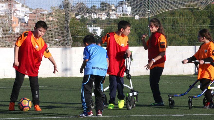 Los pequeños del C.D. Amdda entrenando.