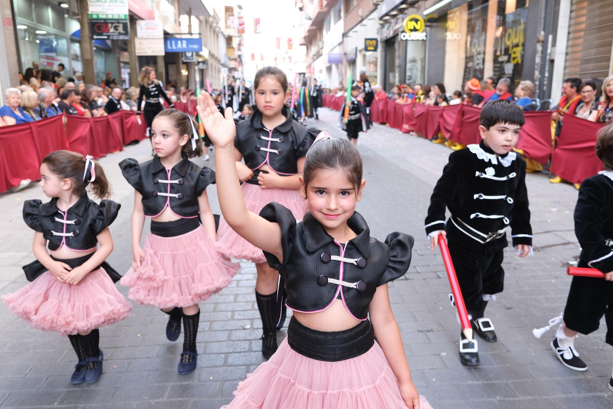 Genios y tesoros en el Desfile Infantil de Elda