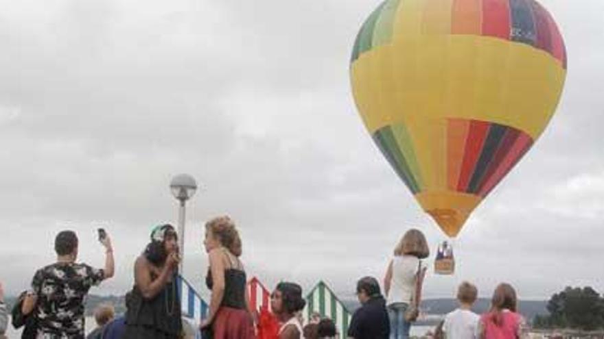 Globo aerostático de la Feria Modernista de Sada.