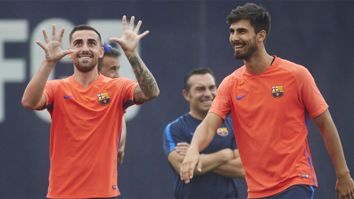 Paco Alcácer y André Gomes durante un entrenamiento del FC Barcelona de la temporada 2016/17