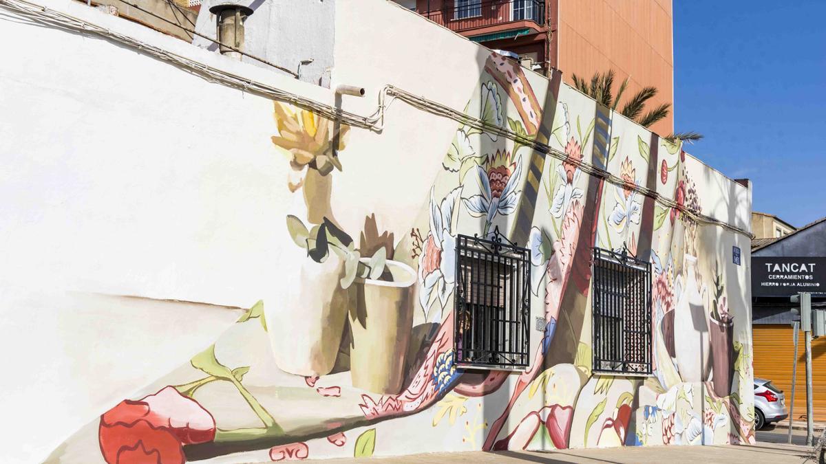 El Festival d'Art Urbà “Cromàpica” suma un nuevo mural de Marta de La Peña.