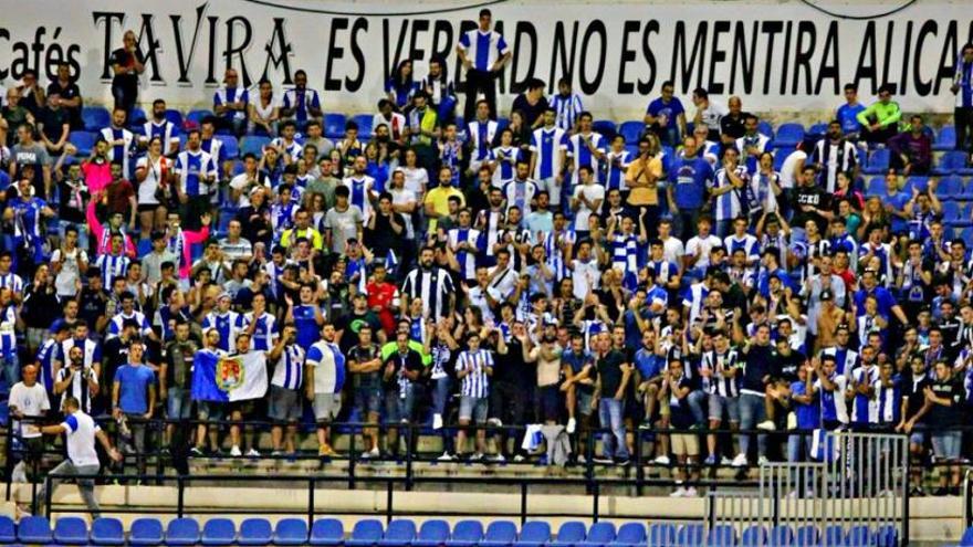 La Curva Sur, durante un partido del Hércules.