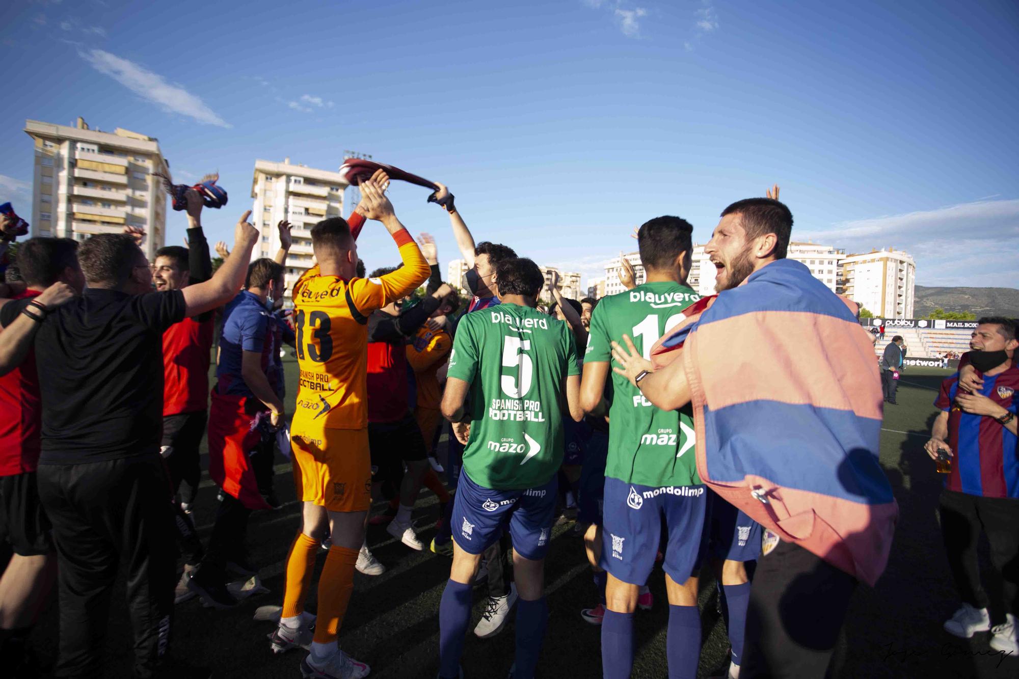 La UD Alzira celebra el ascenso a Segunda RFEF