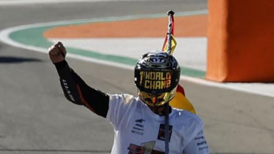 Augusto Fernández se proclama campeón del mundo de Moto2