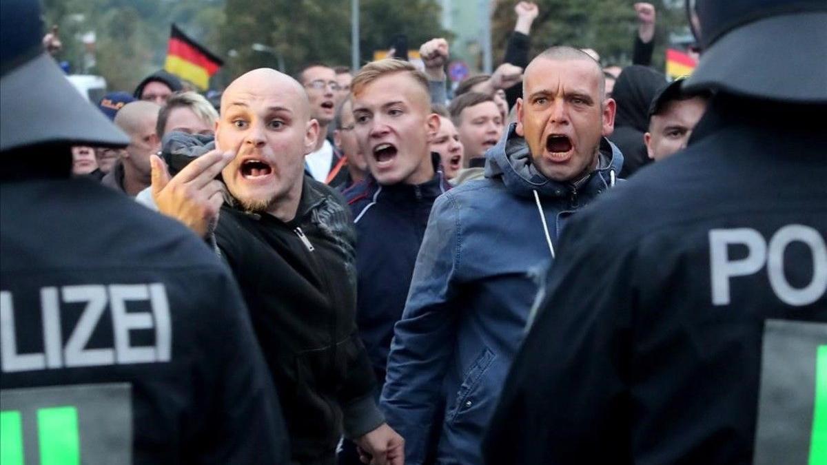 Manifestants del partit d&#039;extrema dreta Alternativa per Alemanya (AfD) a Chemnitz.