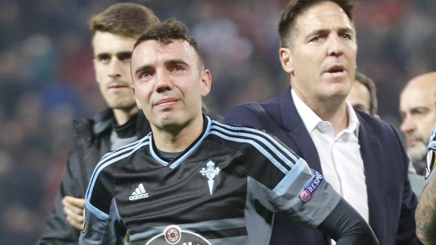 Aspas, entre lágrimas, al final del partido en Manchester. // R. Grobas