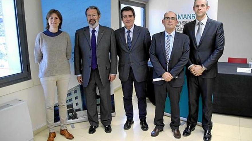 Foto de grup després de la signatura del conveni