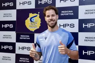 Fran Guerra y Christian Díaz, arrancan su semana en el CB Gran Canaria sometiéndose a su pertinente reconocimiento médico en HPS