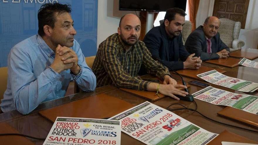 Juan Carlos Barajas, Manuel Alesander, Juan Ramón Saludes y Feliciano Ferrero presentan el torneo.