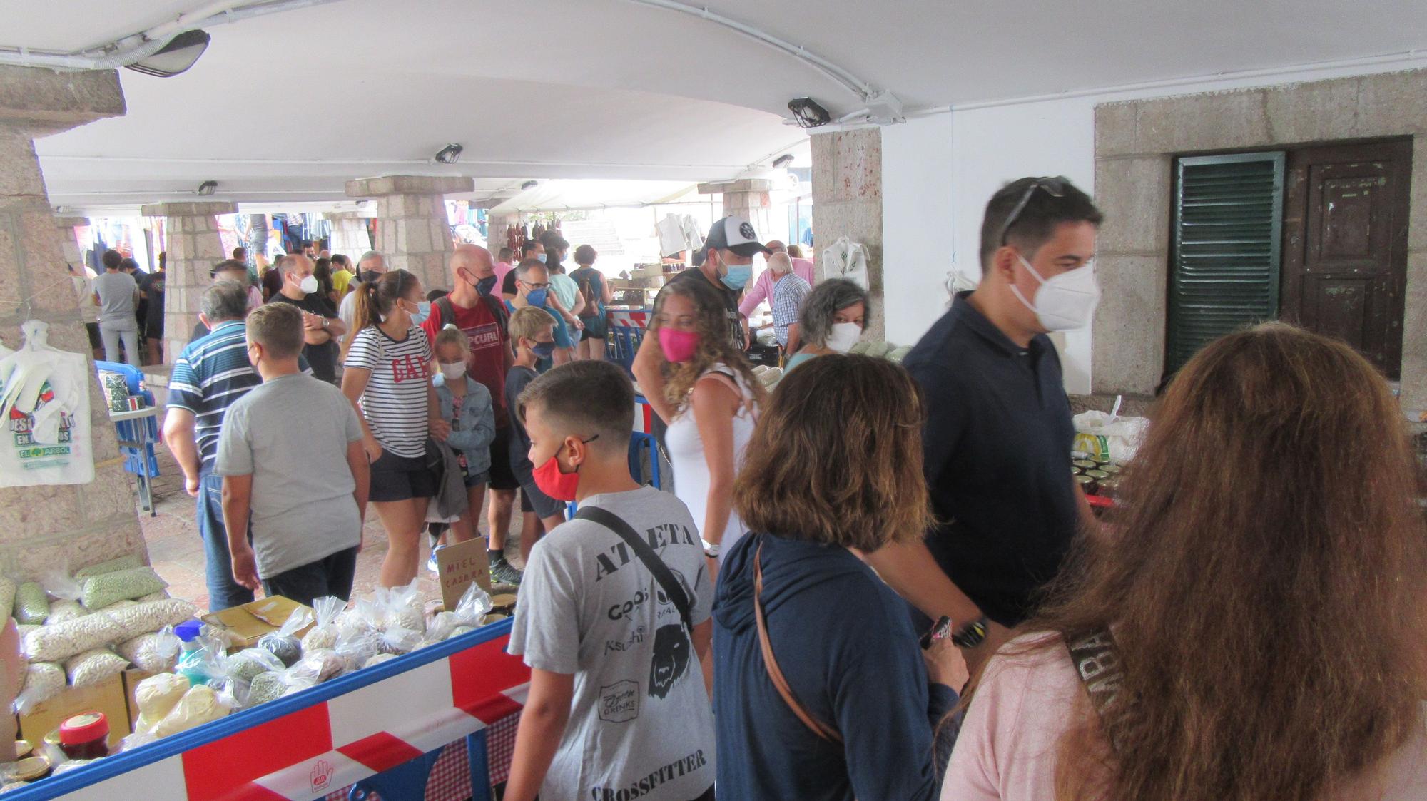 "La plaza" de Cangas de Onís muy animada este último domingo de julio