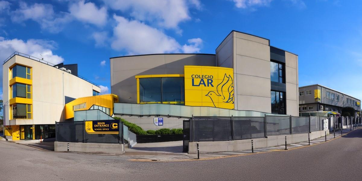 El Colegio Lar dispone de  19 ciclos formativos de diferentes campos profesionales.