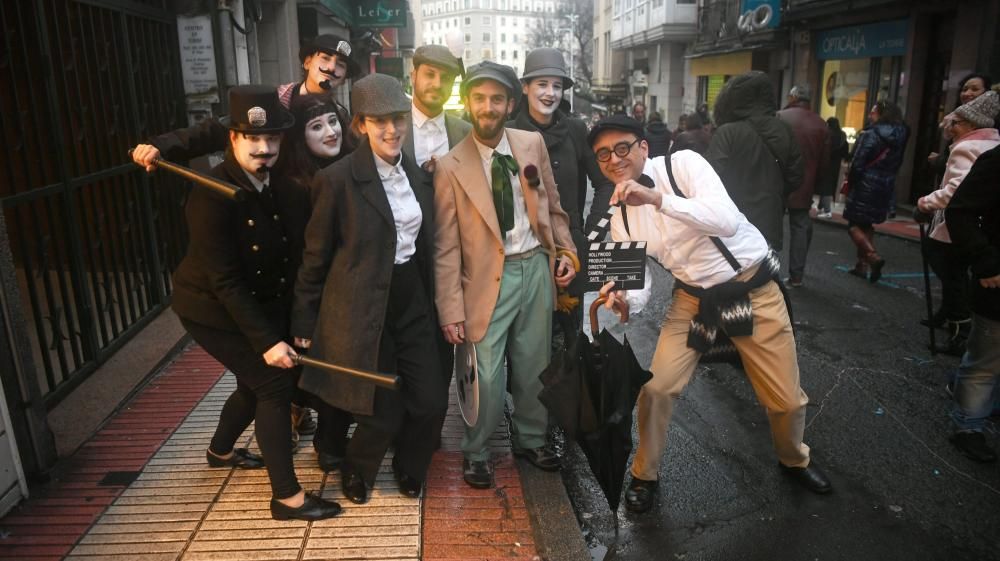 La calle de la Torre se llena esta martes de divertidos disfraces con la fiesta más destacada del carnaval coruñés que marca la recta final a seis días de humor irreverente.