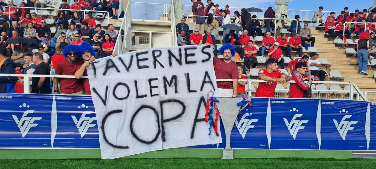 La UE Tavernes de la Valldigna celebra el histórico título de campeón de La Nostra Copa