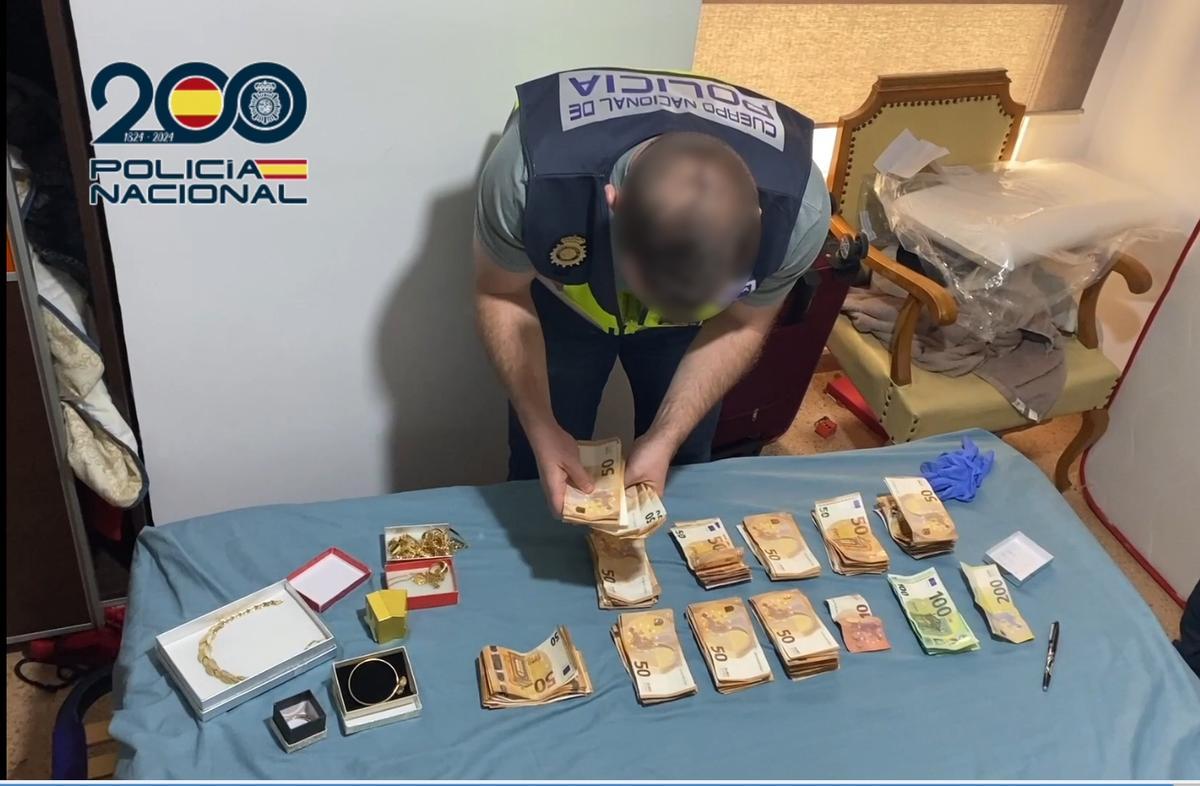Dinero decomisado en la operación policial