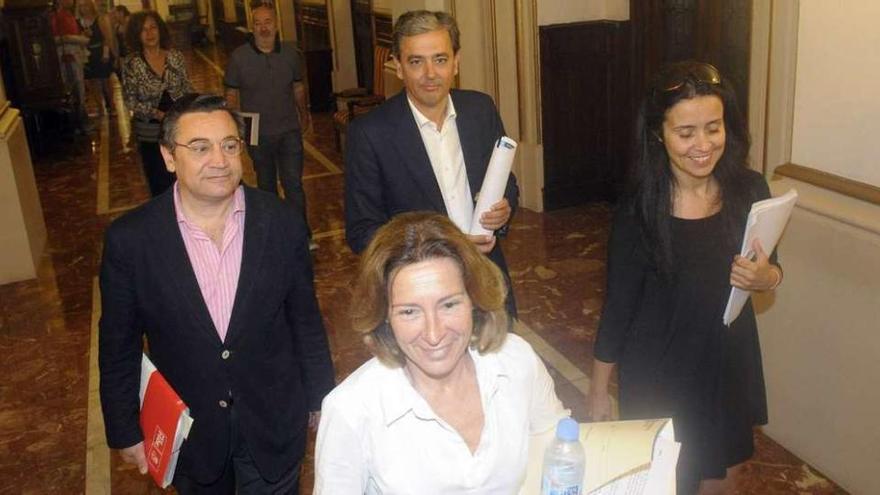 Los ediles del PSOE José Manuel Dapena, Mar Barcón, José Manuel García y Yoya Neira, antes de un pleno.