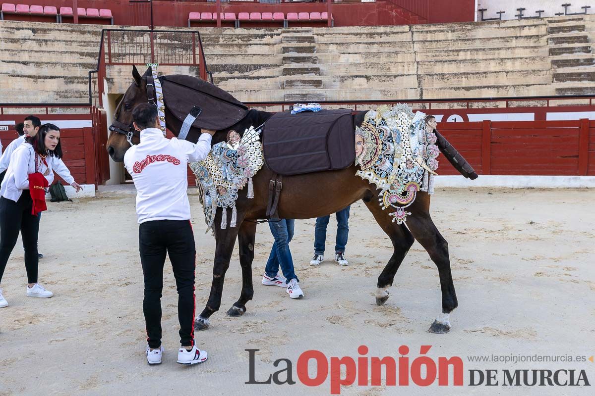 Vestir a un caballo del vino en la mañana del dos de mayo