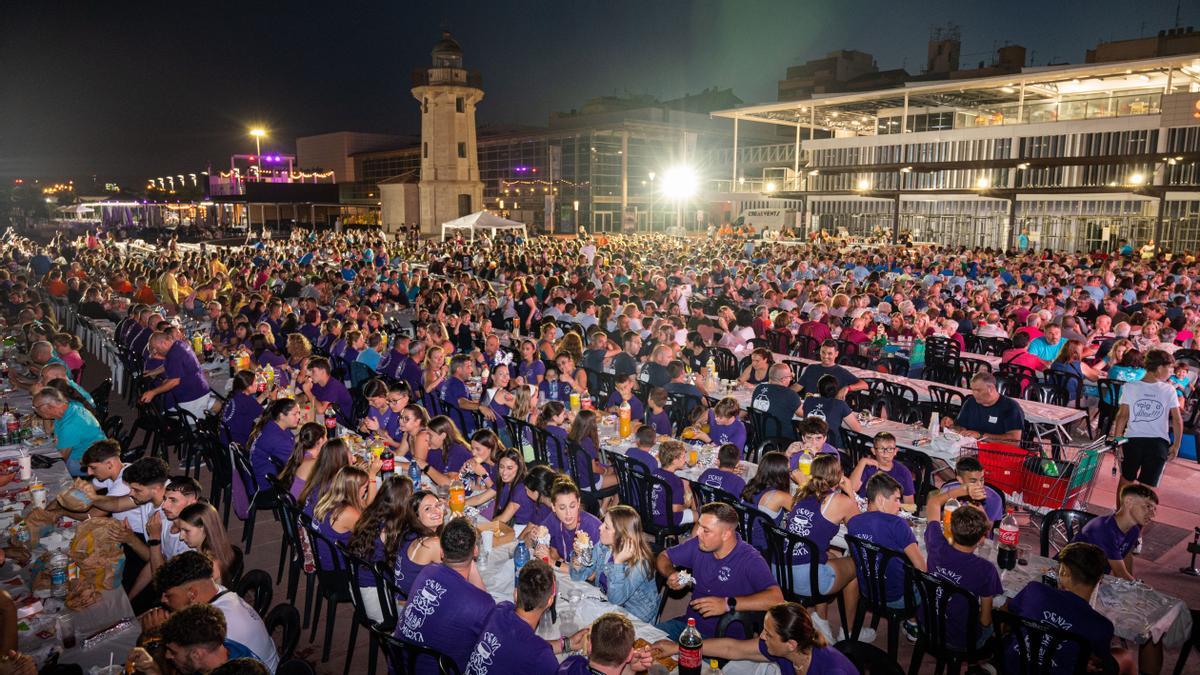 El Moll de Costa, a tope para el &#039;sopar de pa i porta&#039; de las fiestas del Grau.