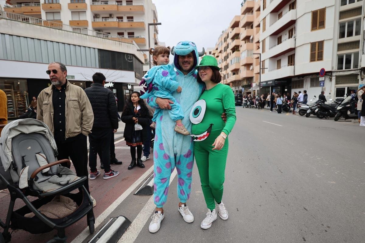 Búscate en las imágenes de la rúa de Carnaval de Ibiza