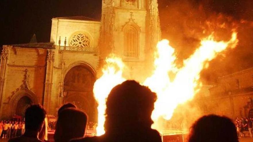 La plaza de la Catedral  acogerá la hoguera de San Juan