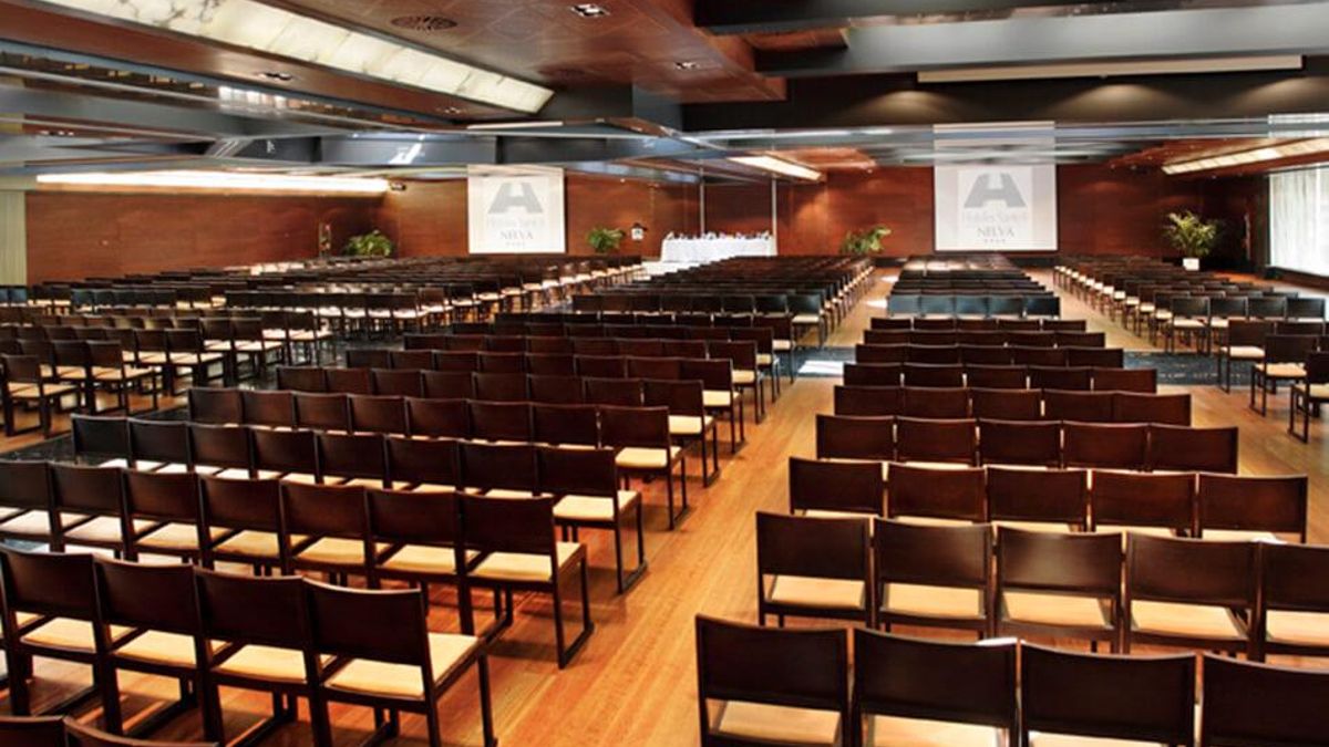 Uno de los salones para eventos con los que cuenta el Hotel Nelva.