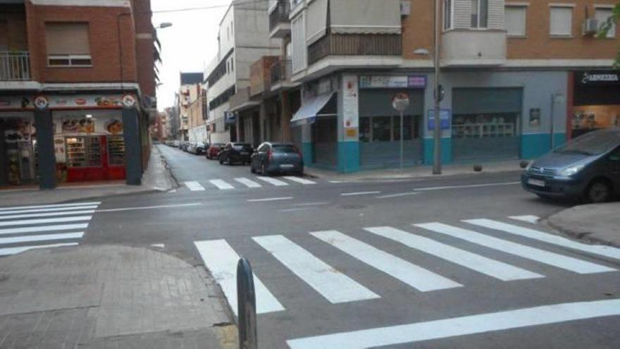 Colocan espejos señalizados  en la avenida Gómez Ferrer