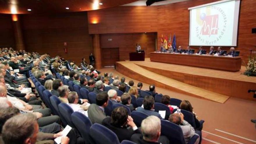 Asistentes ayer a la toma de posesión de Pastor.