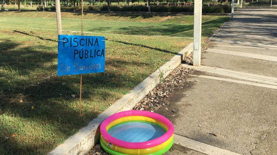 Una piscina infantil inflable al parc de la Draga de Banyoles