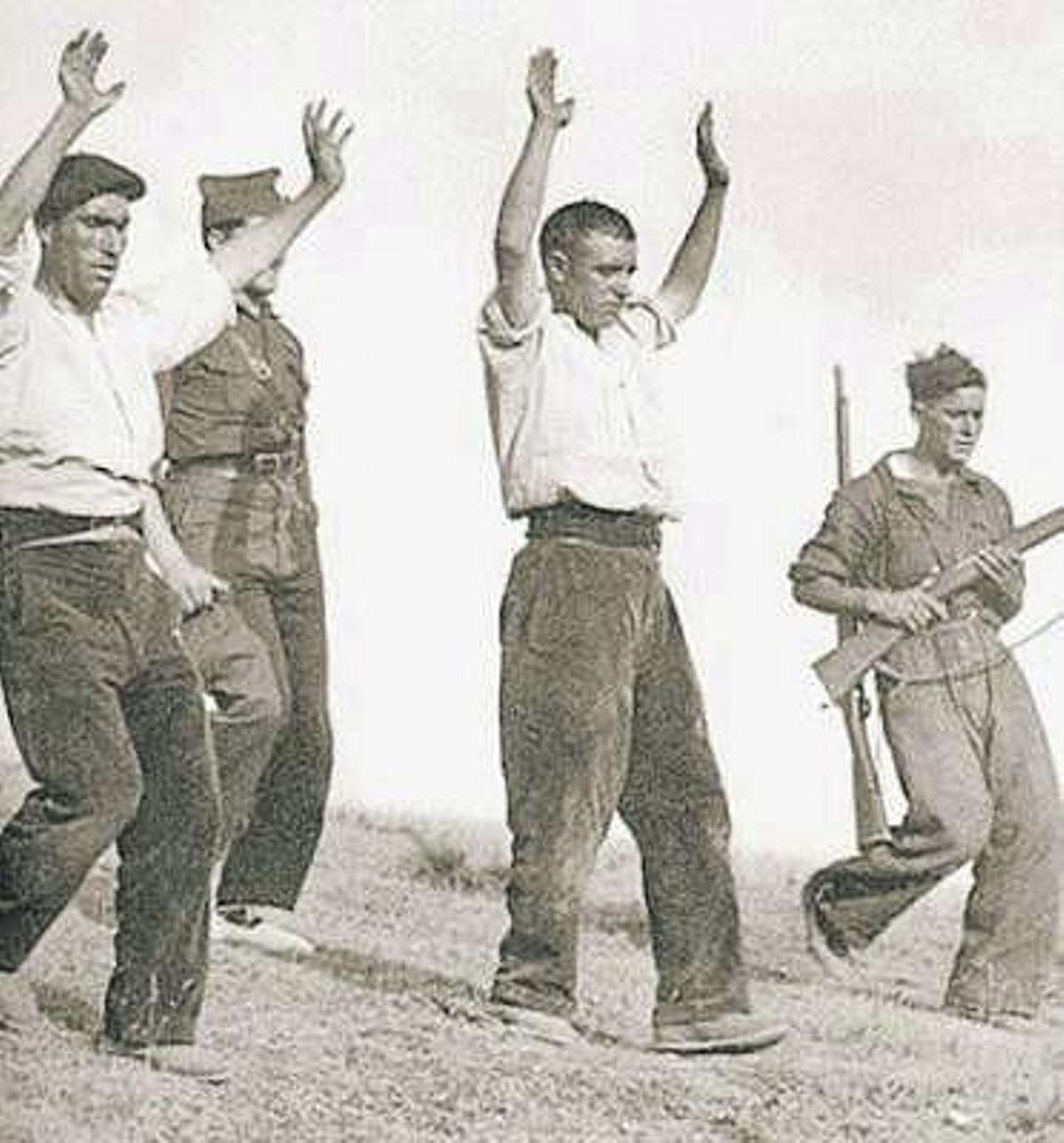 Cautivo y desarmado...»