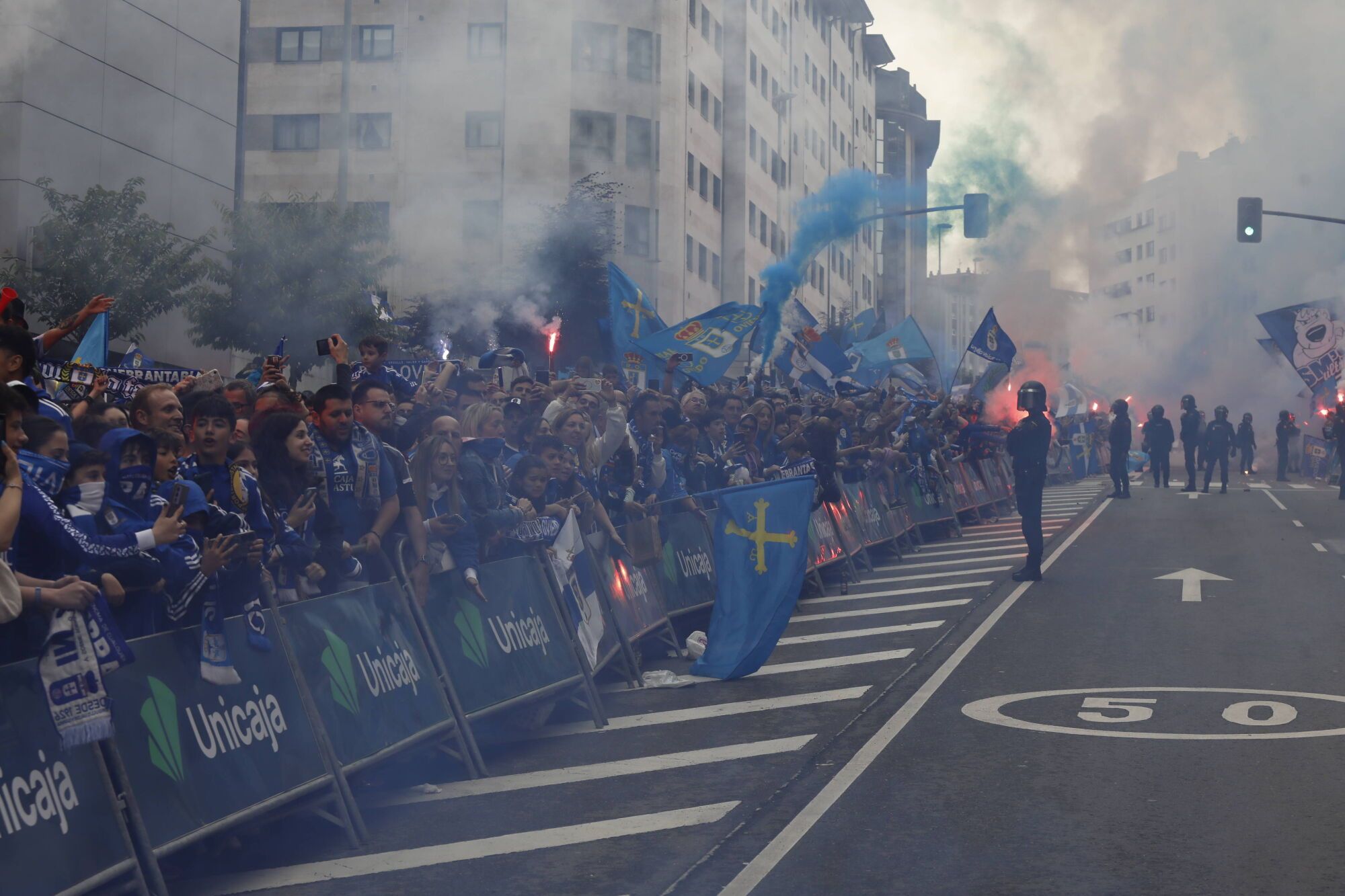Así fue el recibimiento de la afición al Real Oviedo y toda la previa del último partido de la temporada