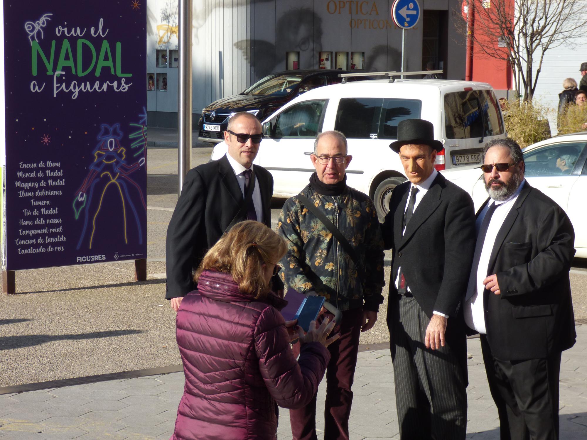 L'Home dels Nassos i els seus guardaespatlles es passegen per Figueres