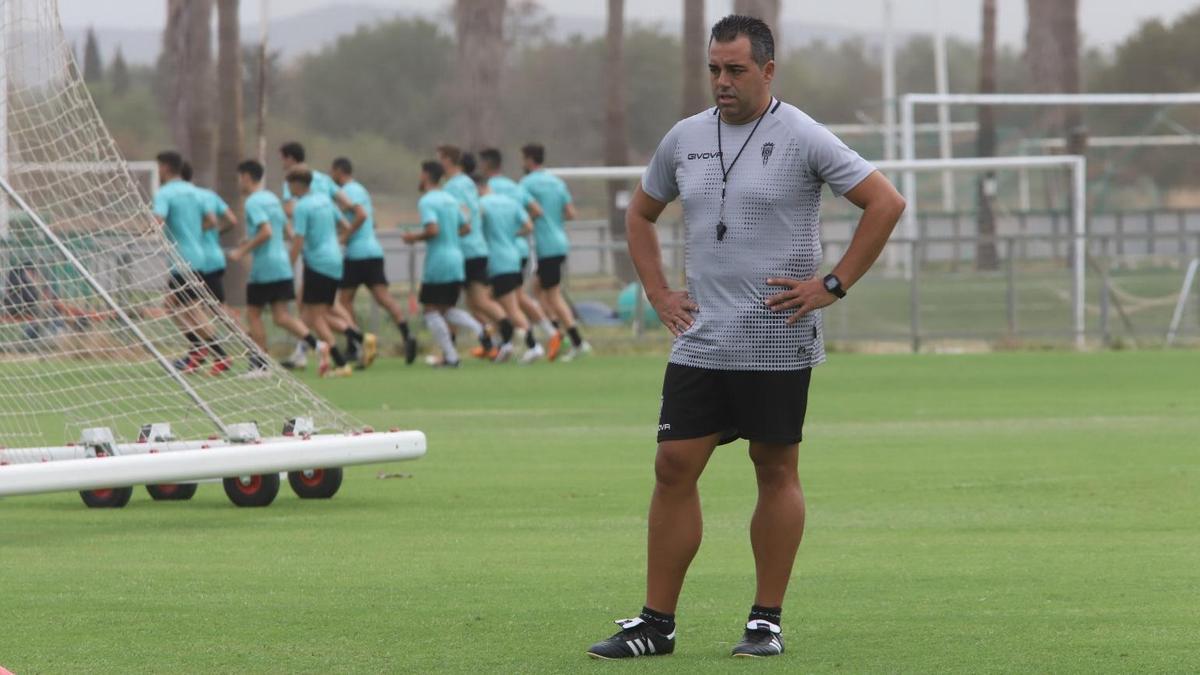 Germán Crespo, entrenador del Córdoba CF, en un entrenamiento de esta semana.