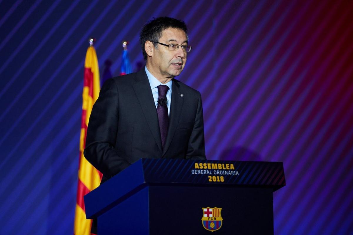 GRAF696. BARCELONA, 20/10/2018.- El presidente del FC Barcelona, Josep Maria Bartomeu, durante su intervención en la Asamblea de Compromisarios del FC Barcelona. EFE/Alejandro García