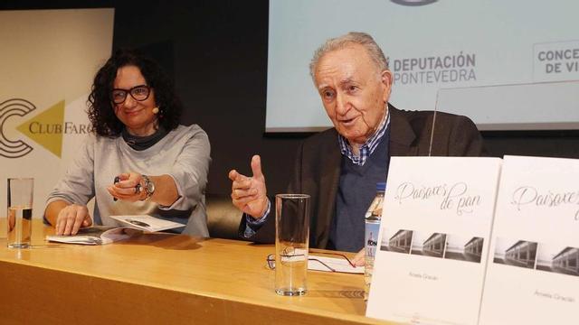 Ánxela Gracián foi presentada por Xesús Alonso Montero. |   //PABLO H. GAMARRA