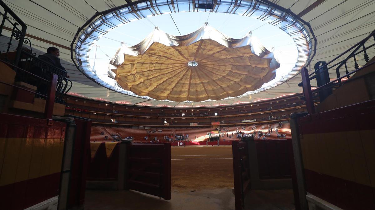 Plaza de toros de la Misericordia, momentos antes de una corrida de la Feria del Pilar