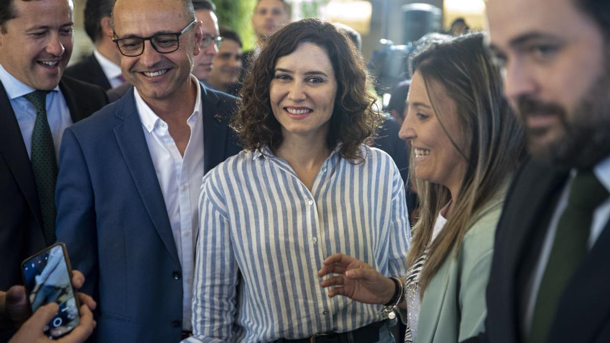 Isabel Díaz Ayuso en un acto de campaña del PP de Castilla La Mancha junto al candidato popular de la comunidad, Paco Núñez.