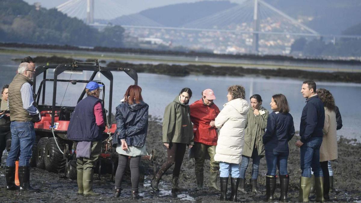 El conselleiro Villares y la directora xeral Marta Villaverde supervisaron los trabajos en Cesantes.