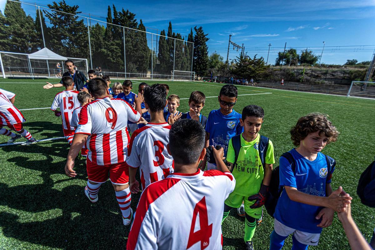 La Mina celebra su primera Champions infantil