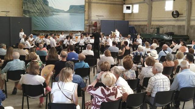 La Banda de Música de Muel deleitó a los vecinos de Mezalocha. | SERVICIO ESPECIAL