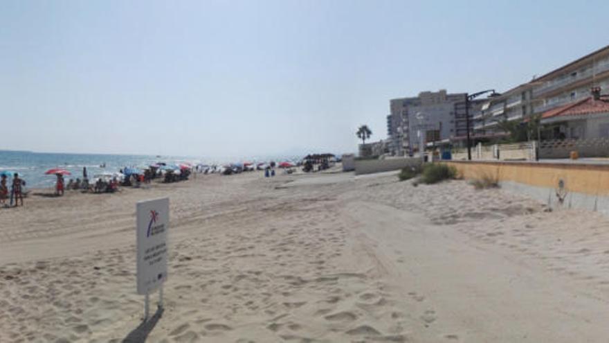 Dos heridos al caerles un rayo en una playa de Valencia