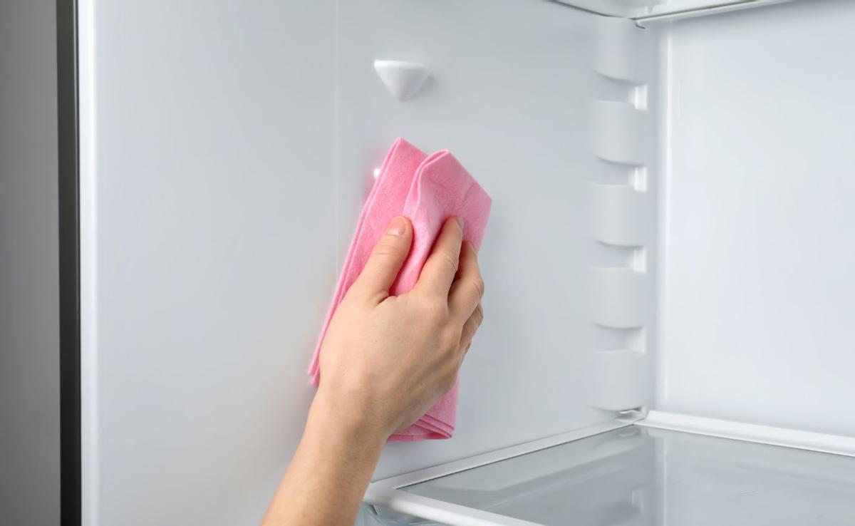 CÓMO LIMPIAR NEVERA POR DENTRO | Cómo limpiar la nevera por dentro fácilmente: evita bacterias y malos olores
