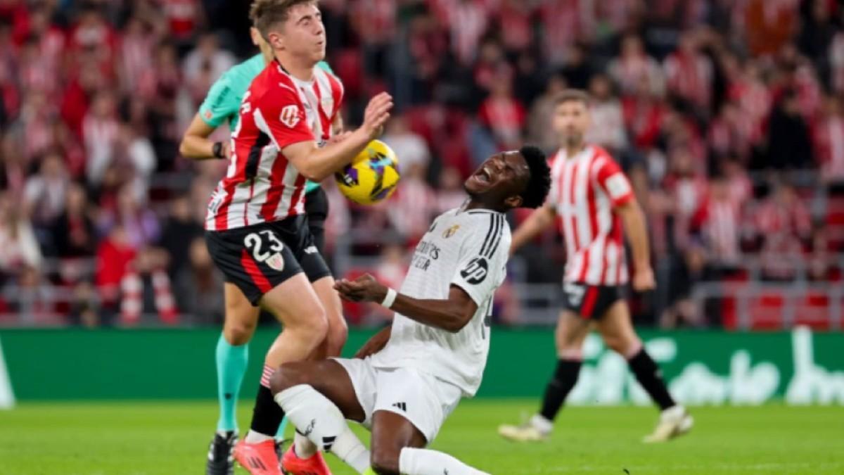 Tchoaumeni sigue sin convencer