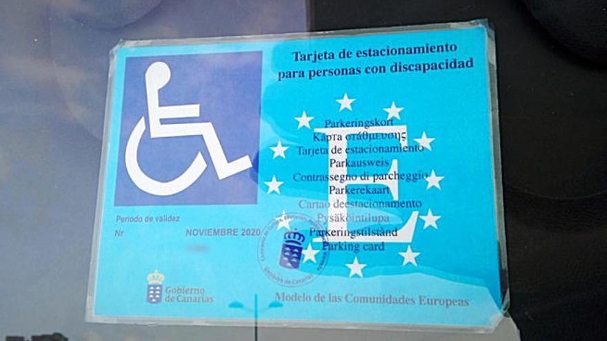 Multa de 540 euros por falsificar una tarjeta de estacionamiento para personas discapacitadas