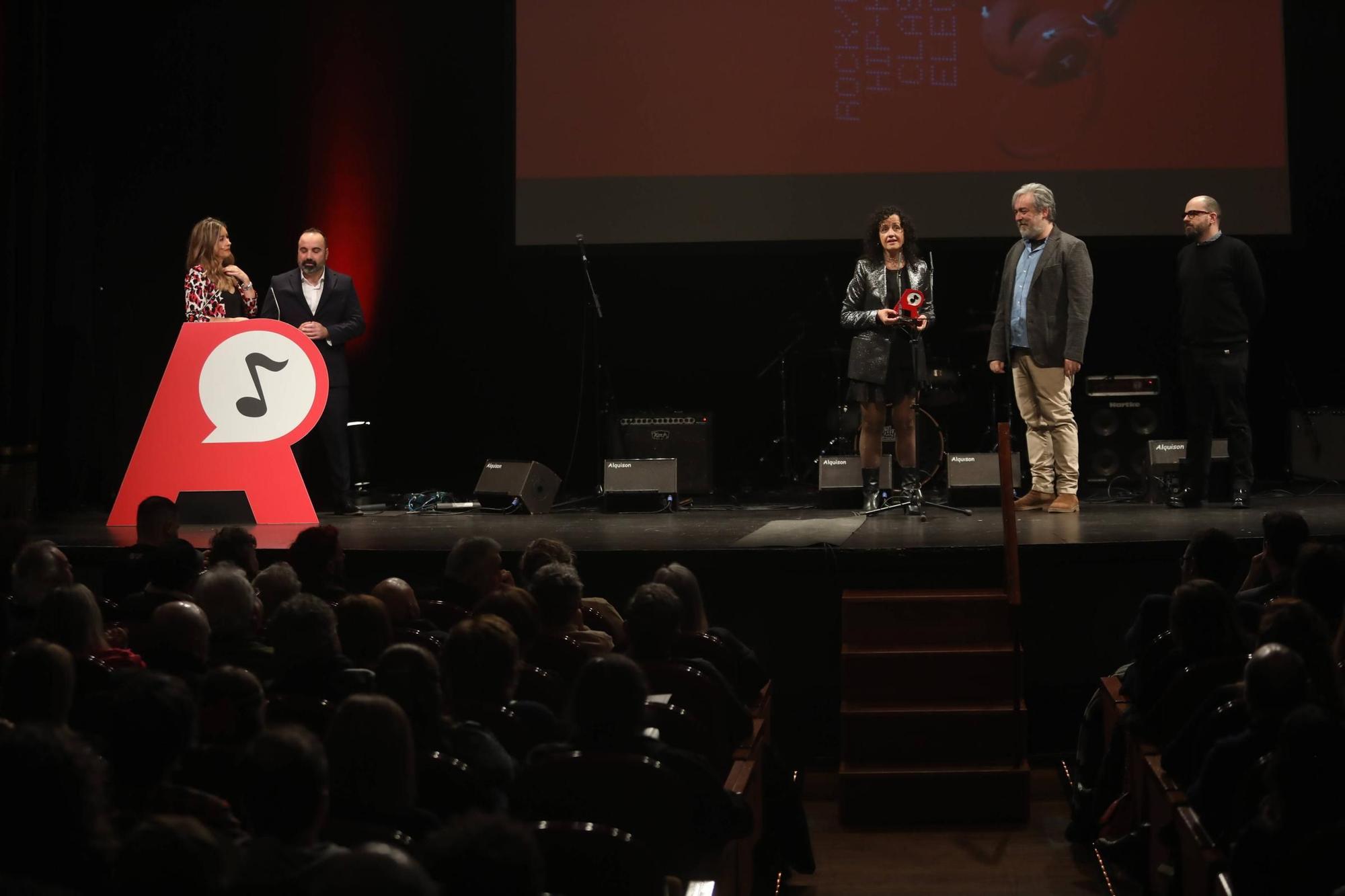 En imágenes | Así fue la entrega de los premios "Amas" en el teatro Filarmónica