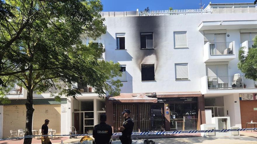 Desalojan un edificio de La Vileta por un incendio en una primera planta