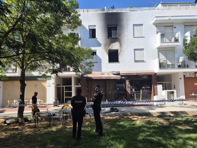 Desalojan un edificio de La Vileta por un incendio en una primera planta
