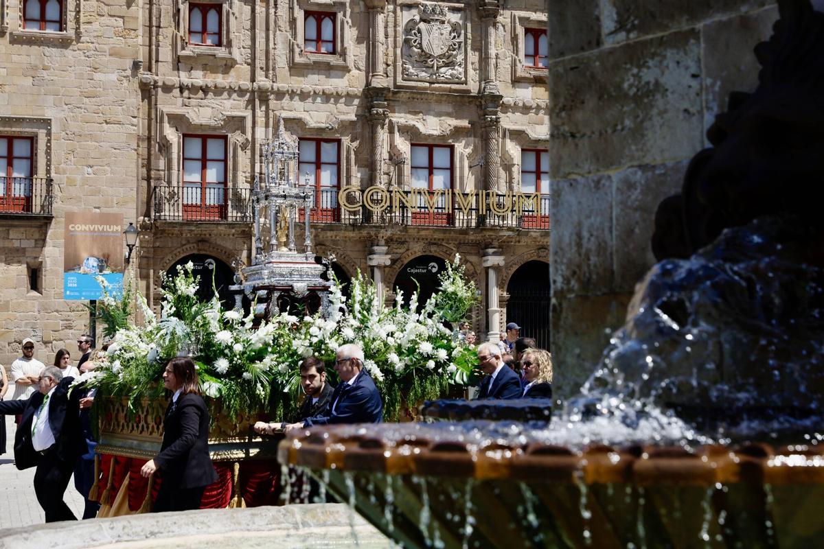 En imágenes: Gijón se anima con el Corpus Christi en plena fiebre por León XIV En imágenes: Gijón se anima con el Corpus Christi en plena fiebre por León XIV