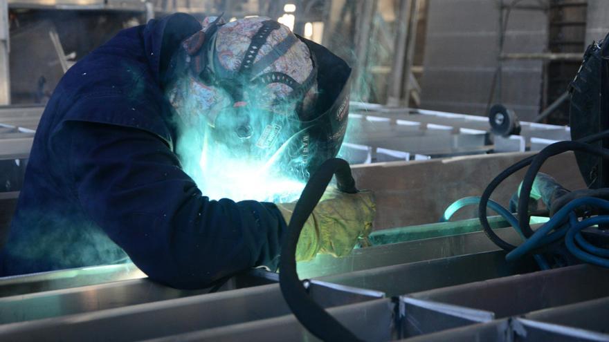 El acelerón de los precios arruina las subidas de salario pactadas por convenio y neutraliza el escudo contra la inflación