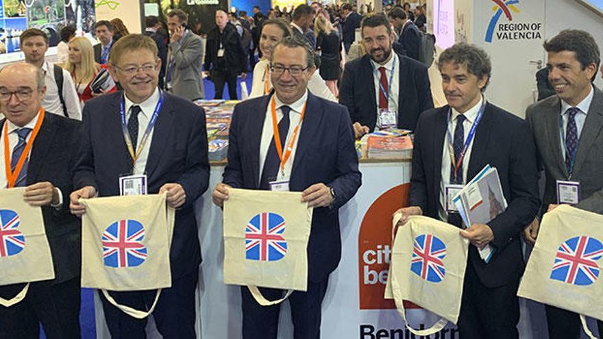 Toni Mayor, presidente de Hosbec; Ximo Puig, presidente de la Generalitat Valenciana; Toni Pérez, alcalde de Benidorm; Francesc Colomer, secretario autonómico de Turismo y Carlos Mazón, presidente de la Diputación de Alicante en la pasada edición del World Travel Market (WTM).