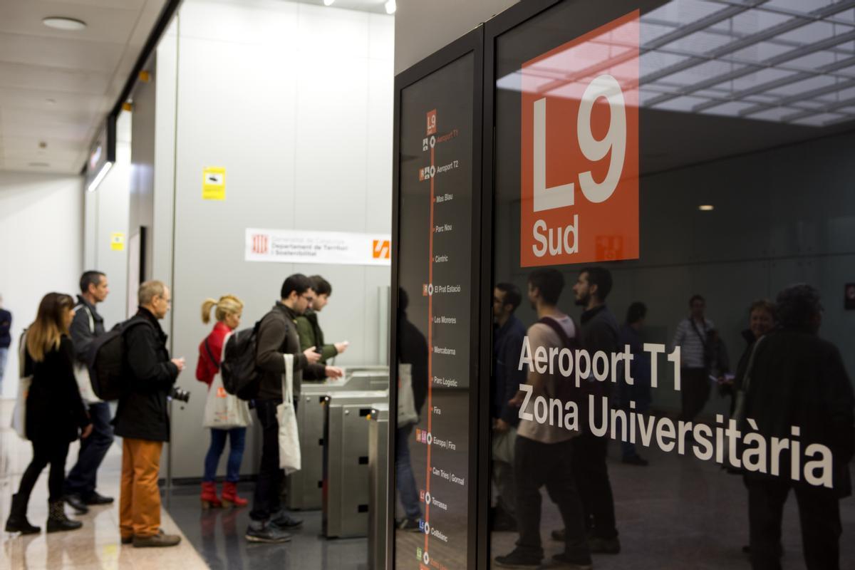 Finales de enero de 2016, puesta en marcha del ramal de la L9 desde Zona Universitària hasta el aeropuerto