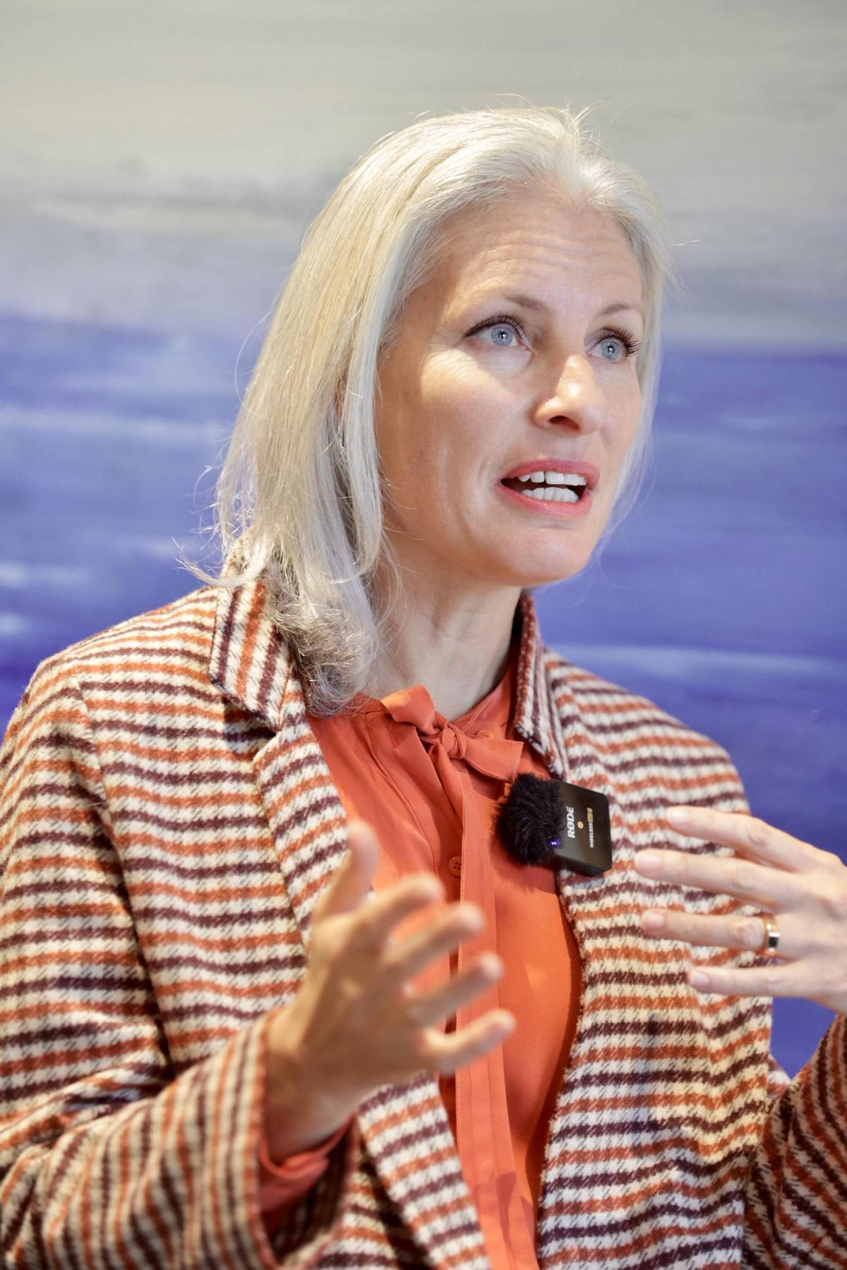 Janelle Landers, productora